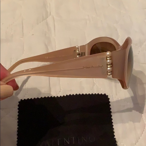 Authentic Valentino sunglasses - Picture 2 of 7